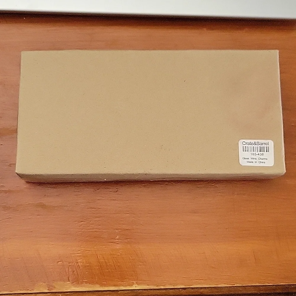 🎉 5 for $25 - Crate&Barrel Christmas wine charms - Picture 2 of 4